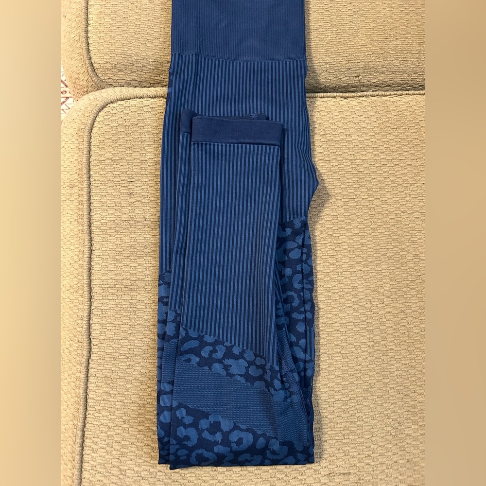 Varley Blue Patterned Leggings - image 4